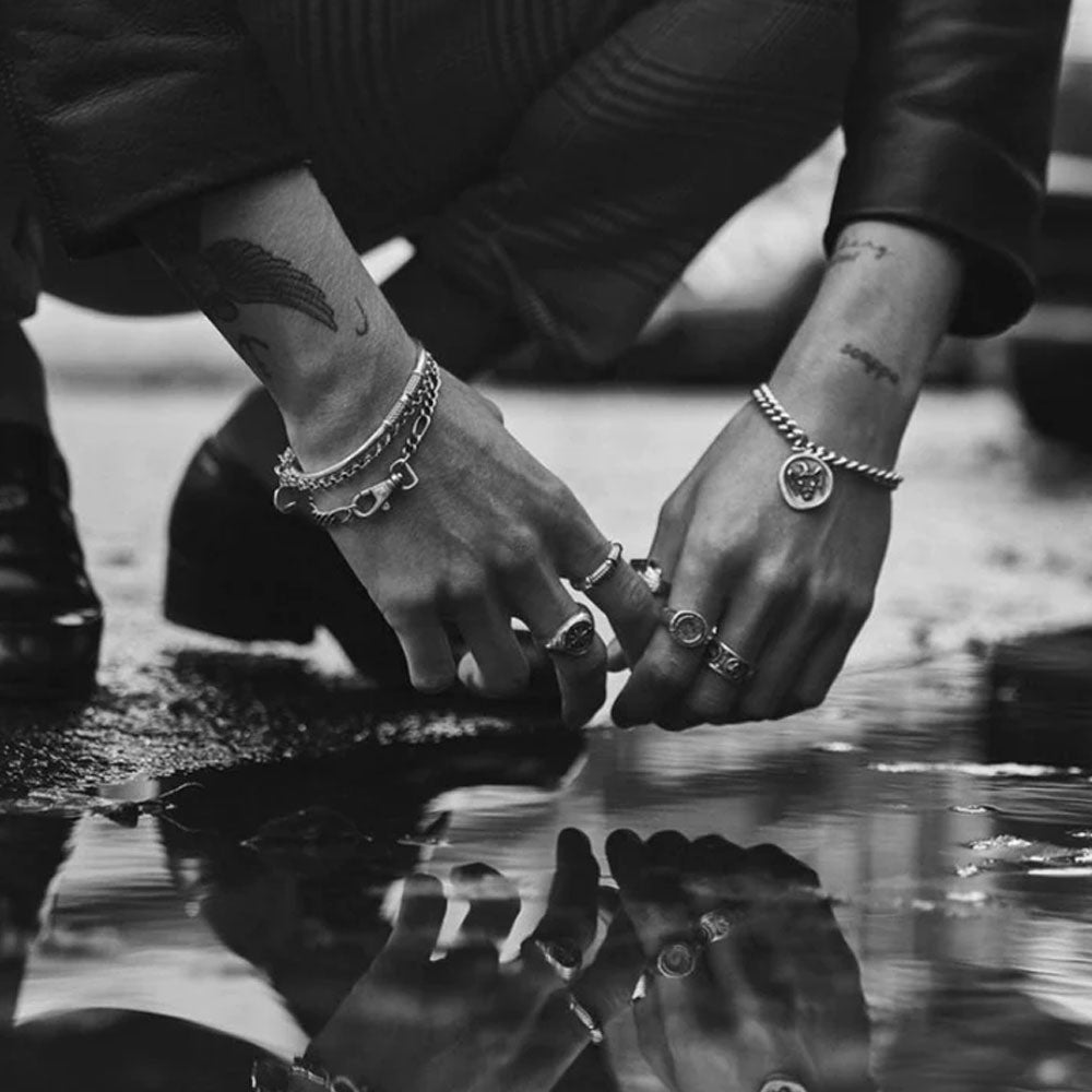 How Custom Bracelets Give Men a Modern Look?