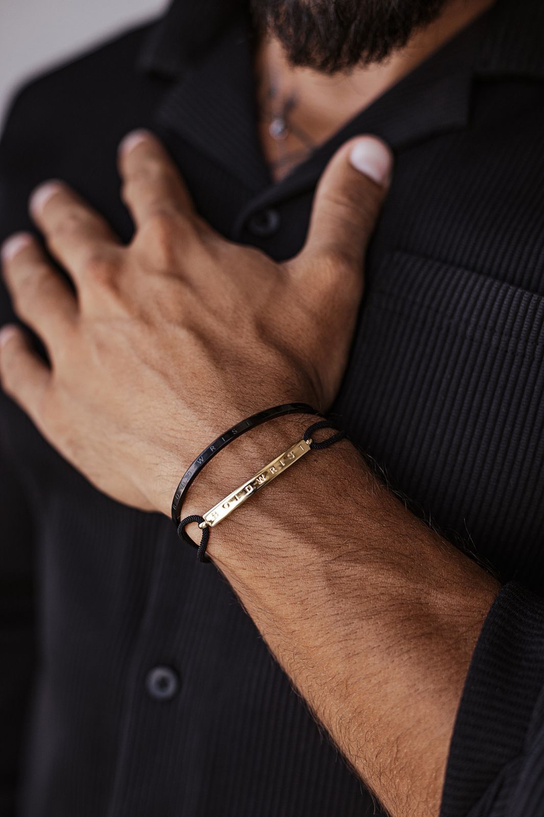 Boldwrist Clover bracelet design in black matte