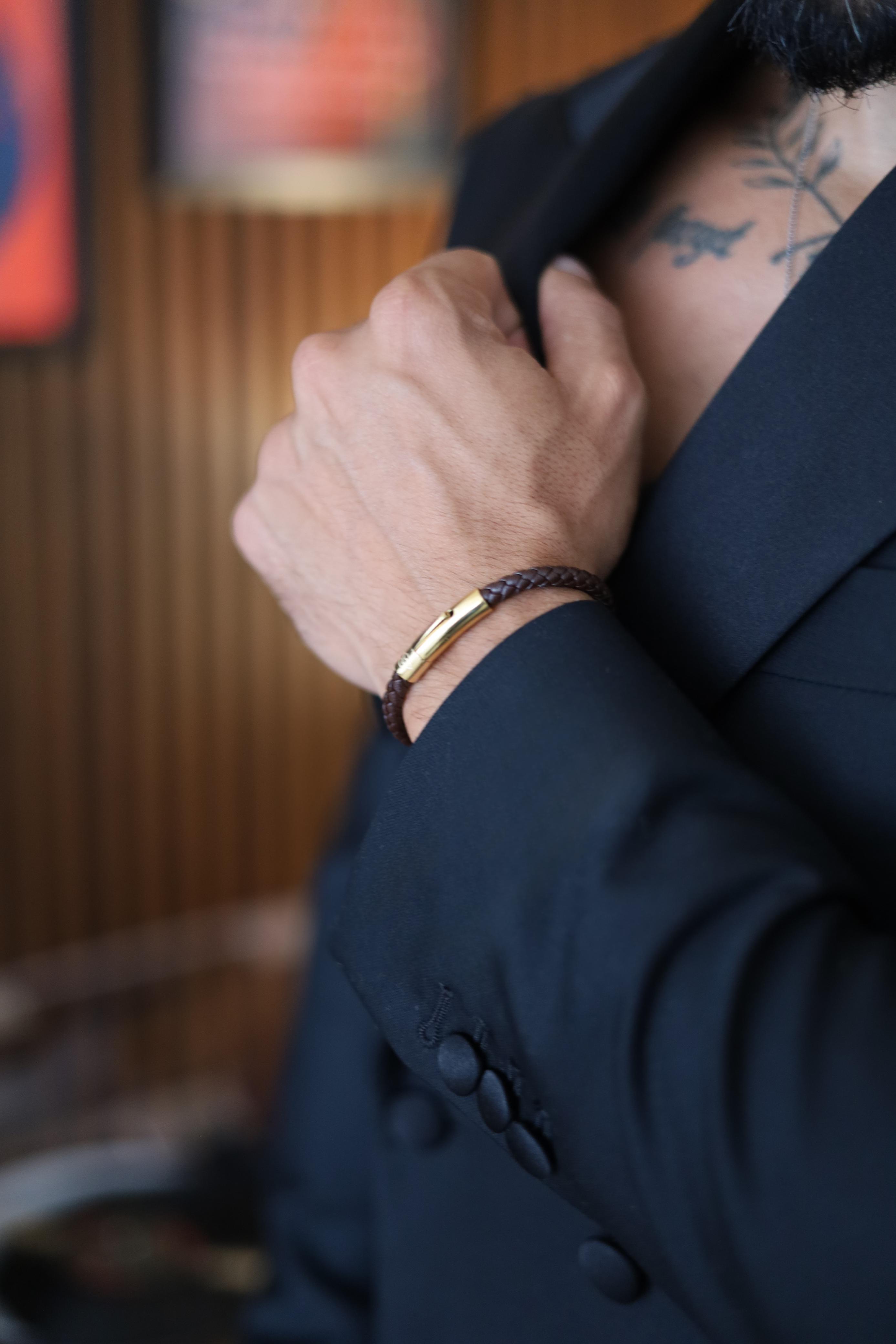 Boldwrist Eclipse twist bracelet Gold and Brown Leather